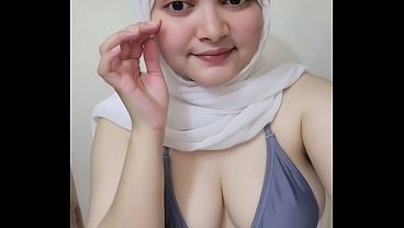 Bokong Bergoyang Liar Pertama Kali Di Balik Jilbab, Basah Kuyup Penuh Nafsu.
