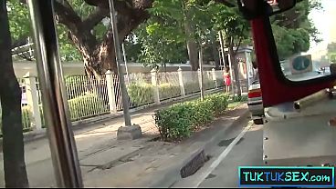 Milf Thailand Naik Becak, Langsung Duduk Di Kontol Besar