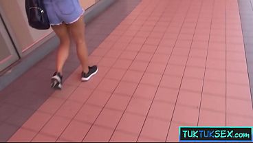 Cewek Amatir Thailand Digebet Di Tuk Tuk, Langsung Digiring Ke Hotel Buat Main