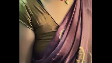 Panas Banget, Istri Tetangga India Lagi Sendirian Di Rumah