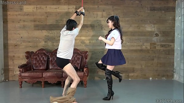 Cosplay Jepang Hancurin Bola