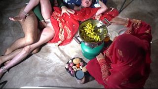 Ibu Tiri India Lagi Digenjot Di Dapur Sambil Ngomong Kotor Pake Bahasa Hindi, Memeknya Basah Kuyup