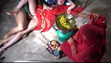 Ibu Tiri India Lagi Digenjot Di Dapur Sambil Ngomong Kotor Pake Bahasa Hindi, Memeknya Basah Kuyup