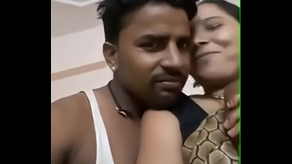 Desi Tante Montok, Toket Gede Dipencet-pencet