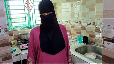 Selingkuh Suami Ngewe Pembantu Hijab Pas Rumah Kosong, Crot Di Dalem