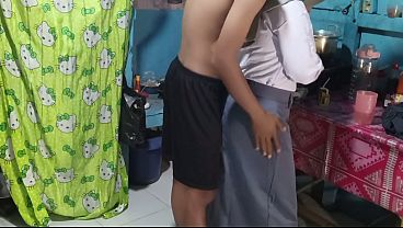 Ngentot Adik Ipar Di Dapur, Pas Mau Berangkat Sekolah, Makin Greget Karena Buru-buru.
