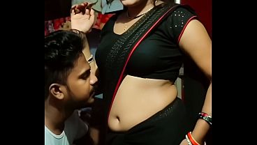 Desi Bhabhi Saree Pusat Nafsu Romansa Liar