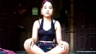 Video Cewek Assam Cantik Bugil Sendirian, Goyangin Pantat Bikin Ngilu