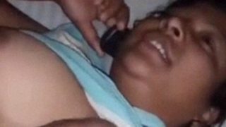Video Cewek India Montok Lagi Telponan Sambil Ngewe, Panas Banget