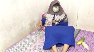 Cewek Hijab Indonesia Lagi Mainin Memek