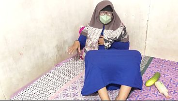 Cewek Hijab Indonesia Lagi Mainin Memek