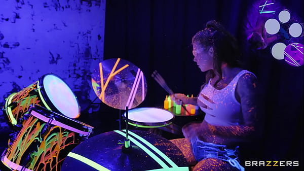 Tonton Trailer Full Bang The Drummer / Brazzers, Nge-seks Bareng Drummer Hot Di Zzfull.com