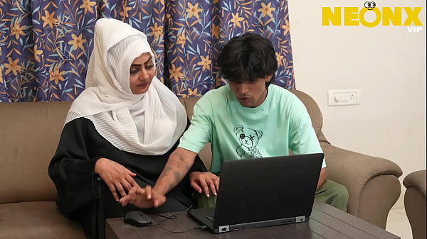 Hijab Cewek Ketahuan Bokep Sama Kakak Tiri Lagi Colmek